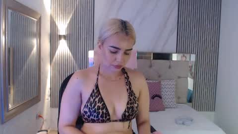 Snapshot of ashley__tylor chatting on 06/07/26, 04:00 ashley__tylor online show from 06/07/26, 04:00