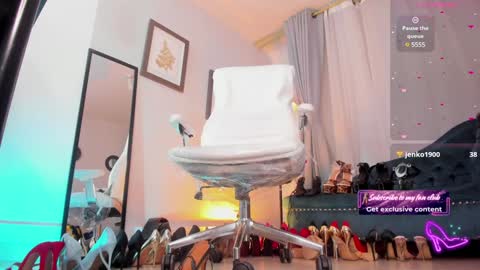 ashley_leon_ online show from 12/17/24, 05:04