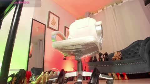 ashley_leon_ online show from 01/10/25, 12:36