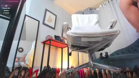 ashley_leon_ online show from 11/30/25, 09:52