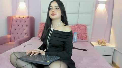 Snapshot of ashley_petit chatting on 05/10/26, 01:05 ashley_petit online show from 05/10/26, 01:05