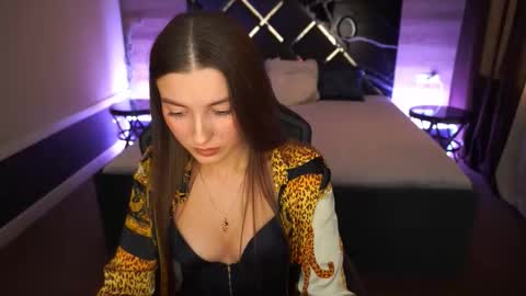 ashleybaee online show from 11/17/25, 01:28