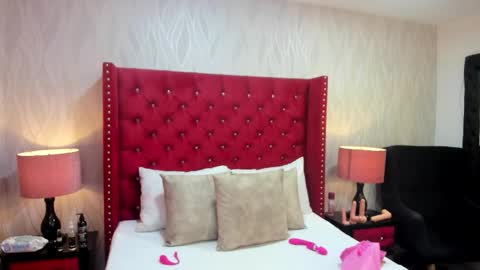 Snapshot of ashleyroberh chatting on 10/20/25, 11:38 AshleyRoberh online show from 10/20/25, 11:38