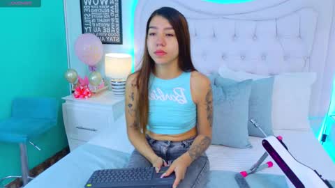 Snapshot of ashleyroberh chatting on 11/30/25, 12:20 AshleyRoberh online show from 11/30/25, 12:20