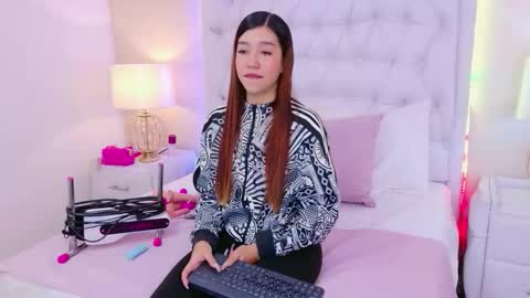 Snapshot of ashleyroberh chatting on 12/19/25, 03:52 AshleyRoberh online show from 12/19/25, 03:52