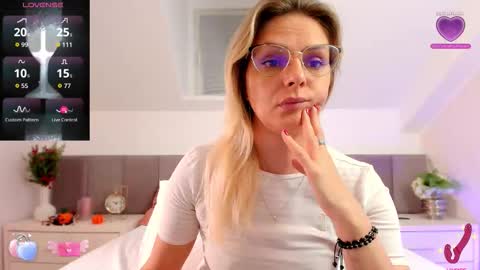 Snapshot of ashleystorms chatting on 09/25/25, 05:11 AshleyStorms online show from 09/25/25, 05:11