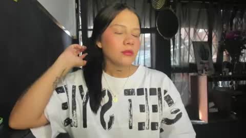 Snapshot of ashleytravis_ chatting on 07/04/26, 12:55 online show from 07/04/26, 12:55