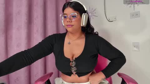 Ashleyy18   online show from 02/09/25, 09:37