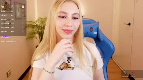 Victoria  online show from 04/21/26, 03:02