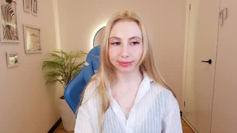 Victoria  online show from 05/13/26, 02:31