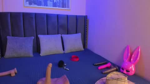 ashlye_miller_ online show from 10/19/25, 04:02