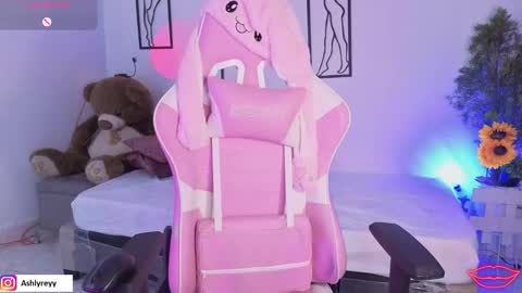 Ashly  online show from 10/18/25, 09:04