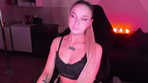 Snapshot of ashmila chatting on 05/19/26, 04:52 Mila online show from 05/19/26, 04:52