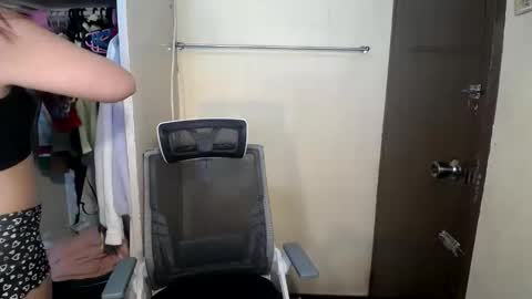 Asia online show from 11/12/25, 04:35