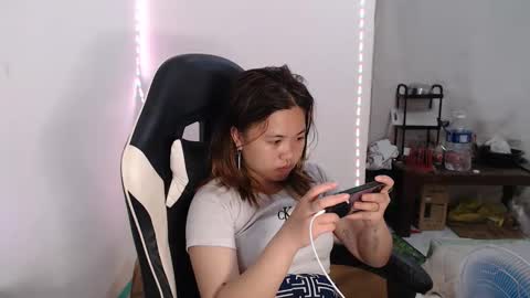 Snapshot of asian_honey69 chatting on 11/12/25, 08:19 bb girl online show from 11/12/25, 08:19