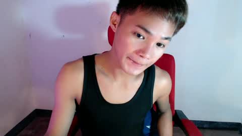 Snapshot of asian_lover05 chatting on 06/15/26, 04:20 asian_lover05 online show from 06/15/26, 04:20