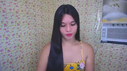 Snapshot of asian_yannie chatting on 10/20/25, 12:49 Yan online show from 10/20/25, 12:49