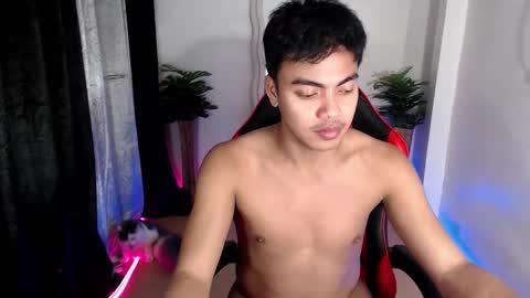 Snapshot of asianboyhunt chatting on 09/22/25, 04:31 Fev online show from 09/22/25, 04:31