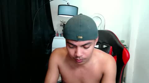 Snapshot of asianboyhunt chatting on 04/15/26, 11:38 Fev online show from 04/15/26, 11:38