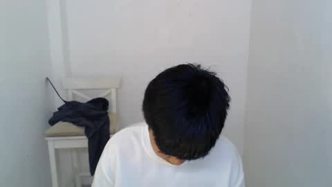 Snapshot of asiancutie0 chatting on 12/19/24, 04:02 online show from 12/19/24, 04:02