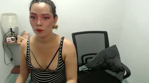 Snapshot of asianhollywood4uxxx chatting on 06/01/26, 12:45 Nicole online show from 06/01/26, 12:45