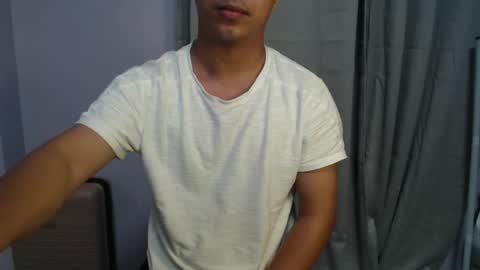Snapshot of asianlatinoboy chatting on 08/01/26, 02:44 Josh online show from 08/01/26, 02:44