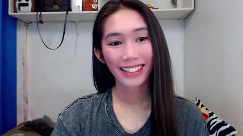 Snapshot of asianqt19 chatting on 01/13/25, 10:47 J A D E online show from 01/13/25, 10:47