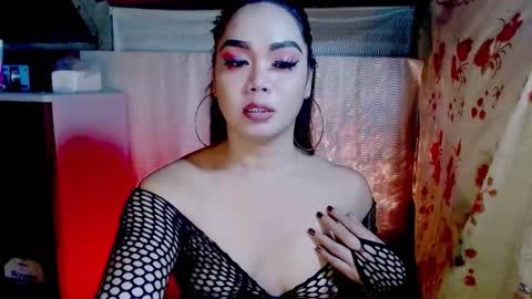 Sofhia online show from 10/17/25, 05:15