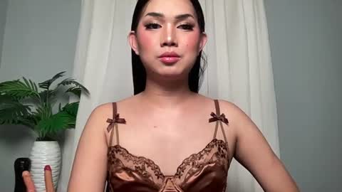 Snapshot of asiansweet_lily chatting on 06/24/26, 10:47 Lily online show from 06/24/26, 10:47