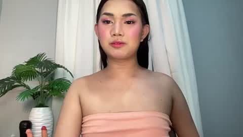 Snapshot of asiansweet_lily chatting on 07/05/26, 11:23 Lily online show from 07/05/26, 11:23