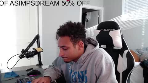 Snapshot of asimpsdream chatting on 10/24/25, 01:18 asimpsdream online show from 10/24/25, 01:18