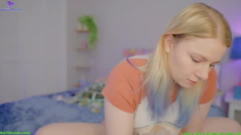 Asiri   pronounced Ah-siri Please no nicknames   3 online show from 04/13/26, 07:41