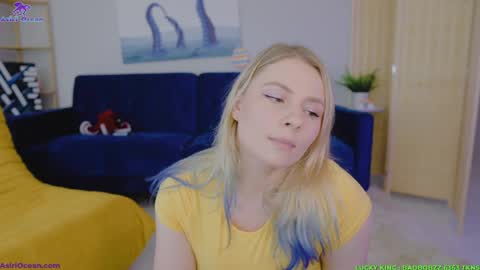 Asiri   pronounced Ah-siri Please no nicknames   3 online show from 04/22/26, 04:08