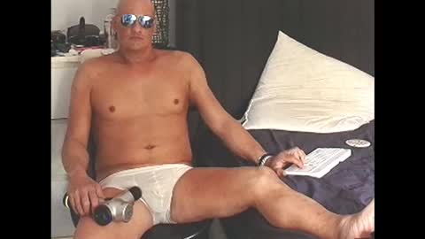 Snapshot of askil8802 chatting on 02/17/26, 01:35 askil8802 online show from 02/17/26, 01:35