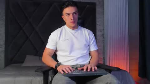 Aslan  online show from 12/21/25, 09:22