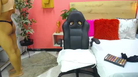 Snapshot of aslyhernandez chatting on 05/12/26, 10:34 ASLY online show from 05/12/26, 10:34