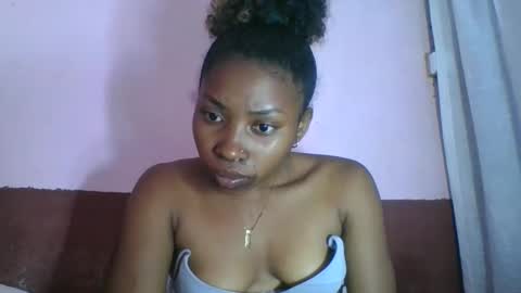 asmiraa online show from 11/28/25, 03:47