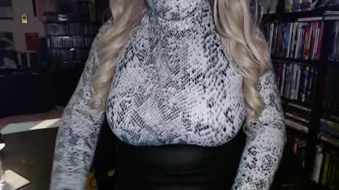 Aspen Vale online show from 09/27/25, 02:27