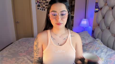 Snapshot of asshley__ chatting on 01/28/25, 02:21 Ashley online show from 01/28/25, 02:21