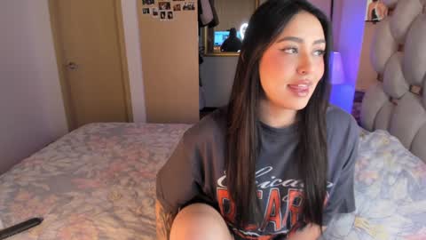 Snapshot of asshley__ chatting on 02/03/25, 05:18 Ashley online show from 02/03/25, 05:18