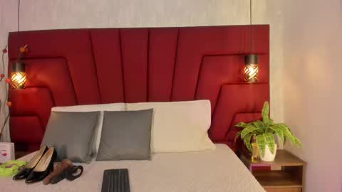 instagramsoofiaa giraldo online show from 12/02/25, 07:31