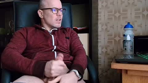 Snapshot of asterion51 chatting on 02/11/26, 04:01 asterion51 online show from 02/11/26, 04:01