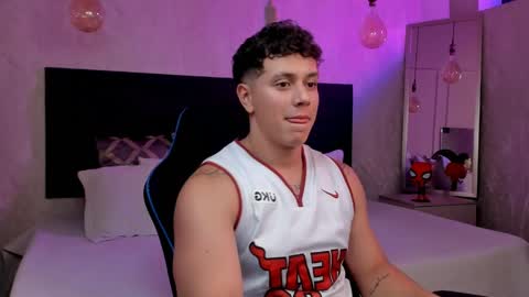 astonhills online show from 04/11/26, 03:33