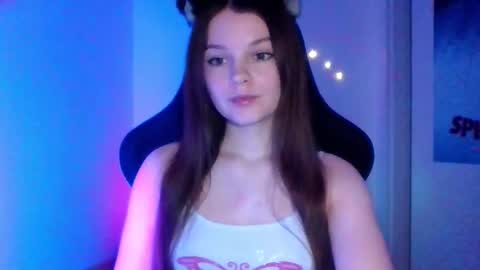 astradream_ online show from 12/04/25, 10:18