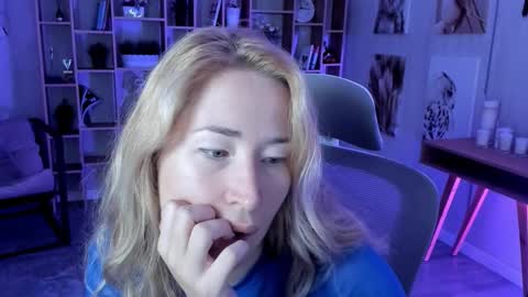 astramonroe online show from 09/23/25, 02:14