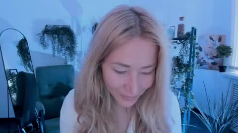 astramonroe online show from 04/22/26, 04:15