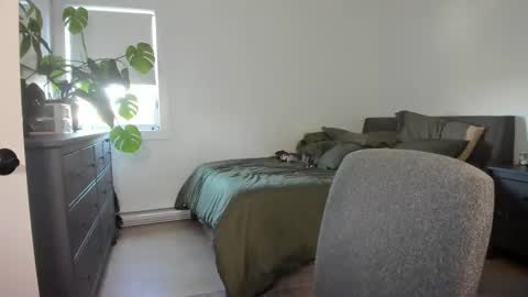 Snapshot of astridluxe chatting on 10/10/25, 06:18 Astrid Luxe online show from 10/10/25, 06:18