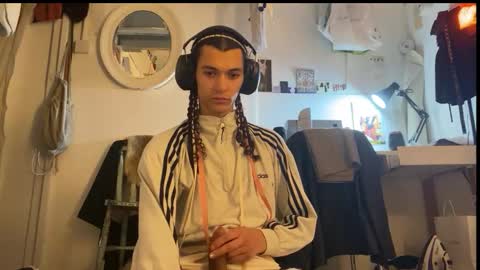 Snapshot of astrodoll chatting on 01/09/25, 05:43 Astro Doll online show from 01/09/25, 05:43