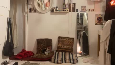 Snapshot of astrodoll chatting on 01/31/25, 06:47 Astro Doll online show from 01/31/25, 06:47