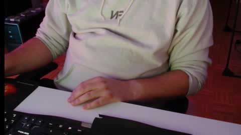 Leo online show from 10/25/25, 11:21